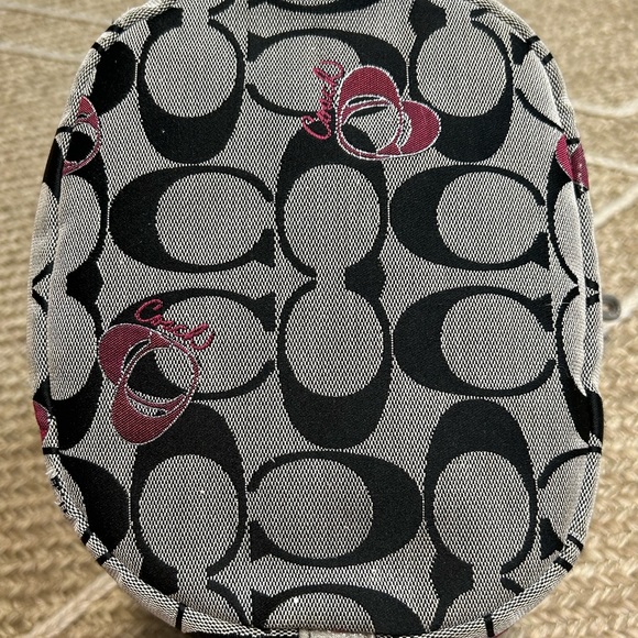 SUPER RARE! Coach Poppy Bucket Bag AND Coach matching wristlet! - Picture 10 of 12